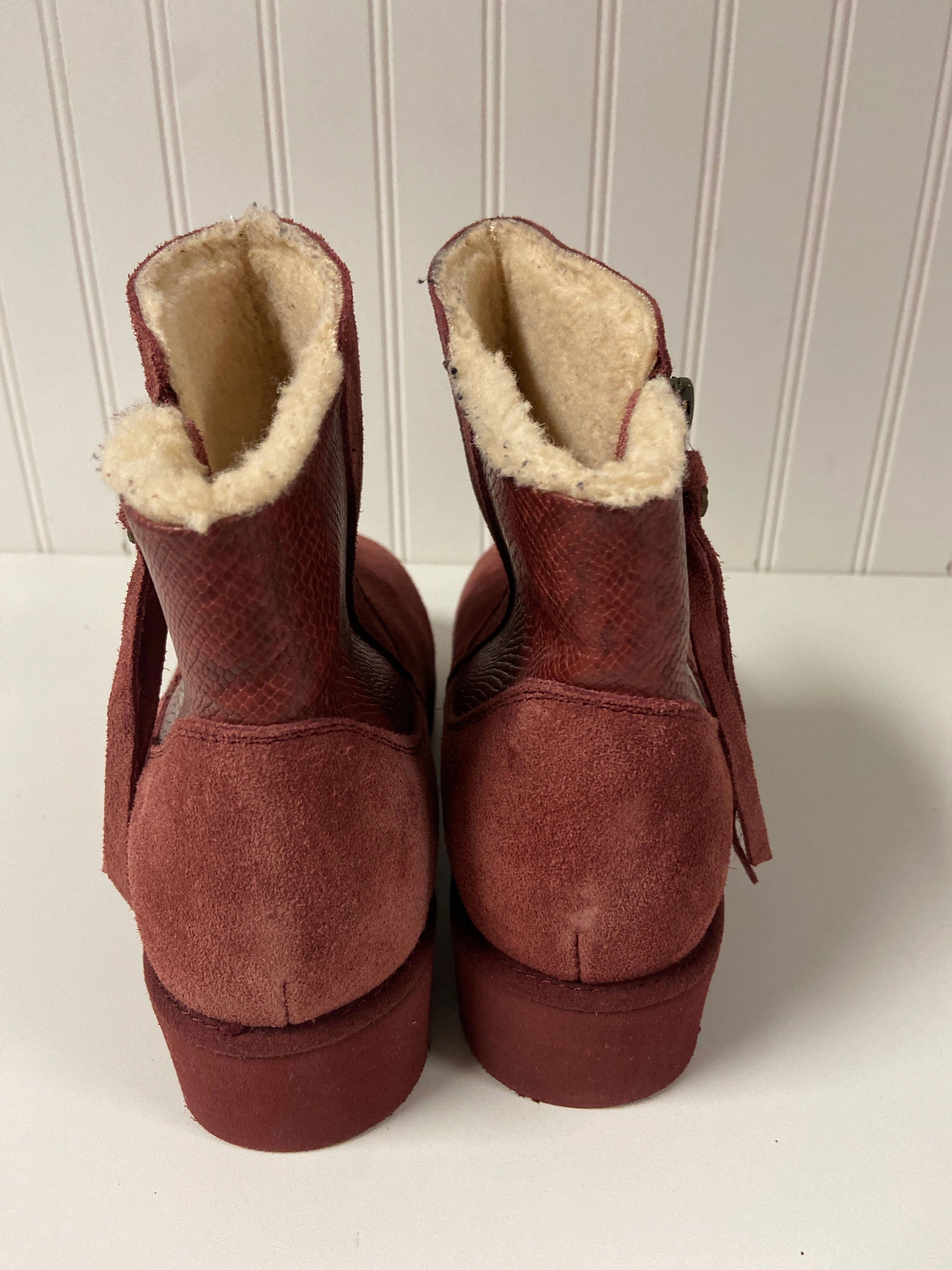 Boots Ankle Flats By Bearpaw In Red, Size: 9