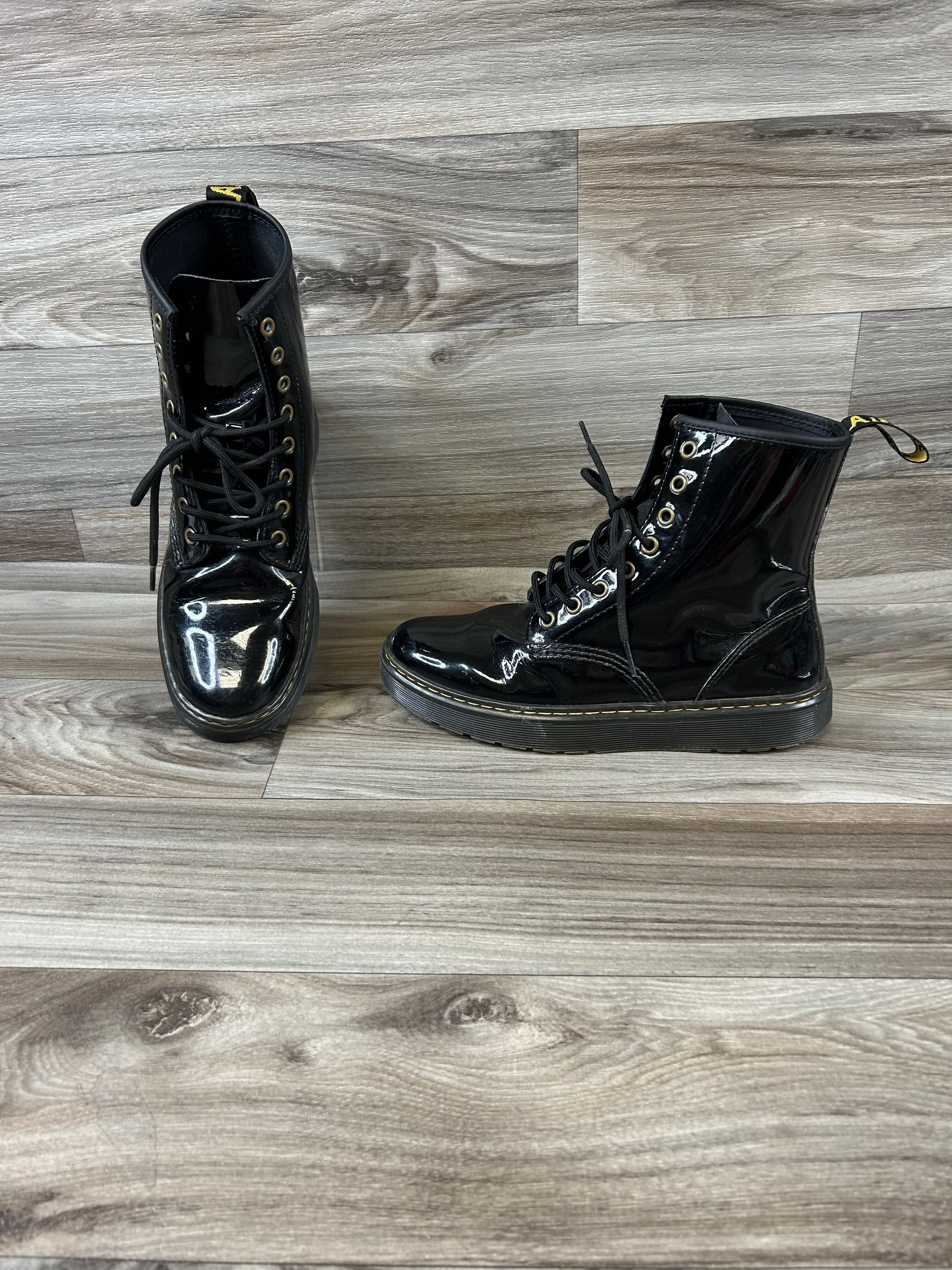 Boots Ankle Flats By Dr Martens  Size: 8
