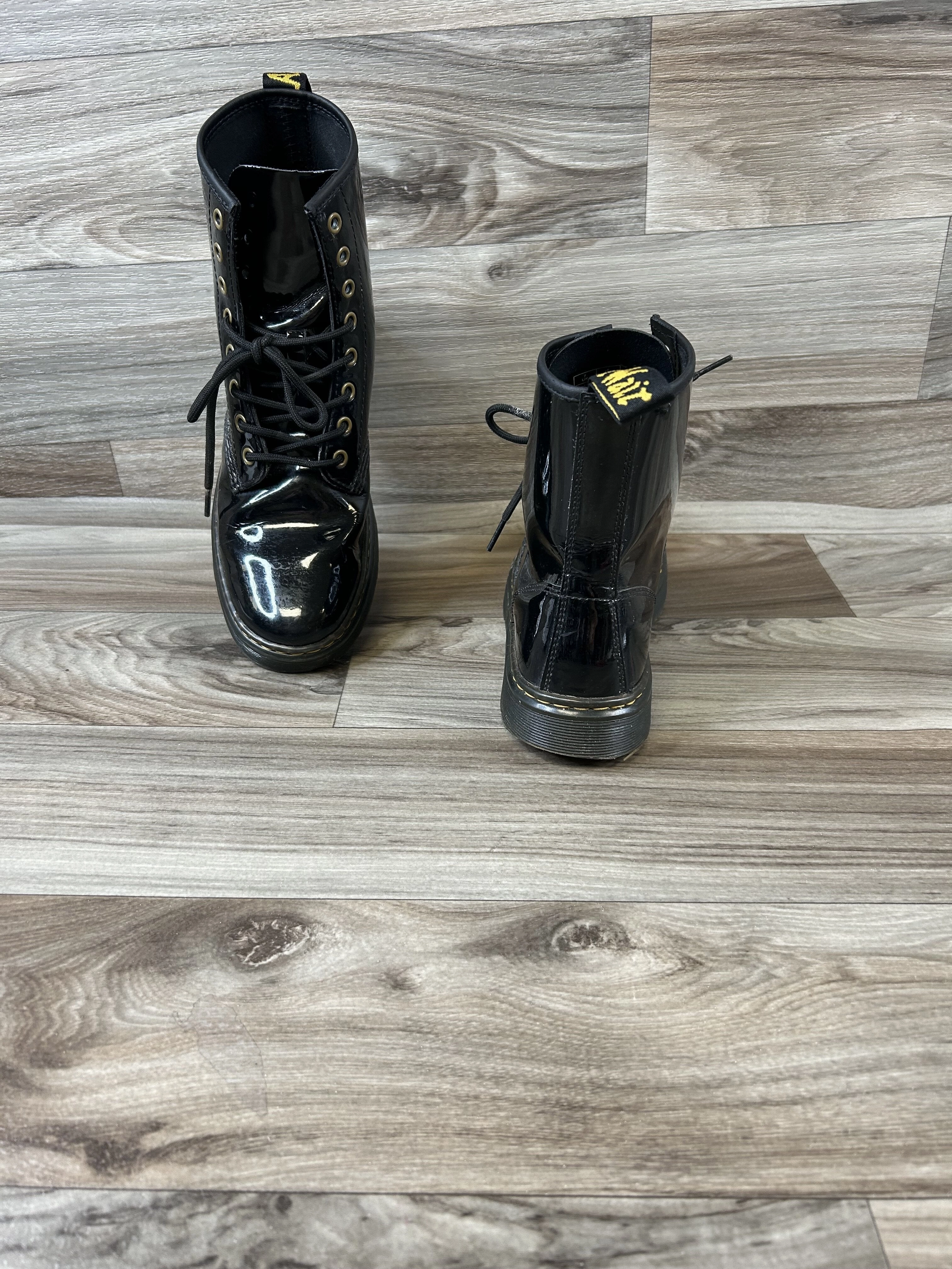 Boots Ankle Flats By Dr Martens  Size: 8