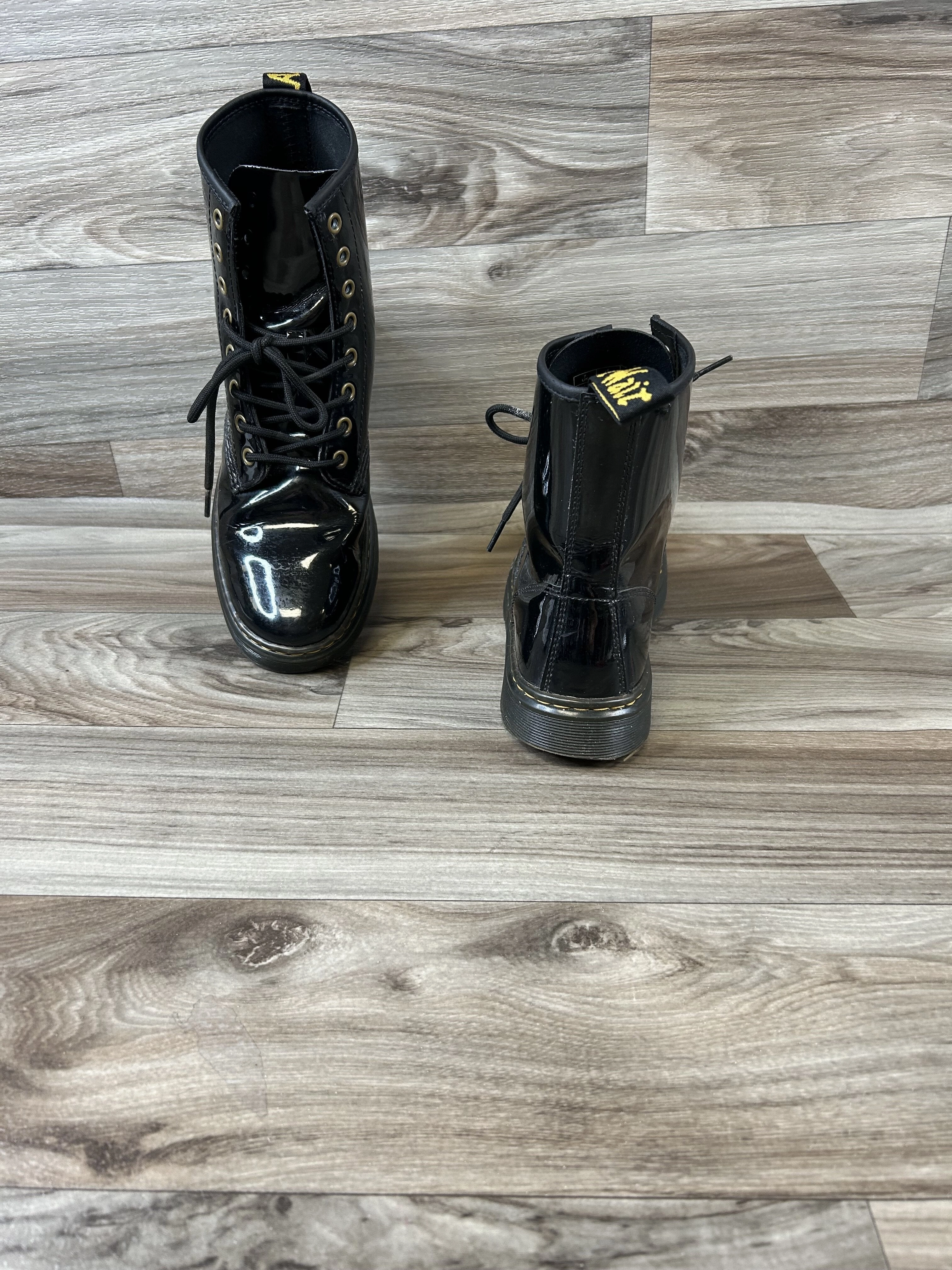 Boots Ankle Flats By Dr Martens  Size: 8