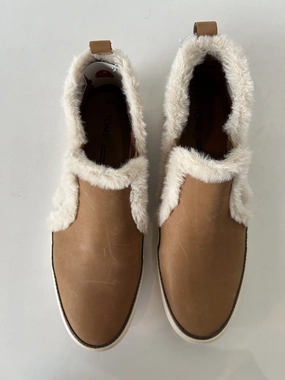 Boots Ankle Flats By Toms  Size: 9.5