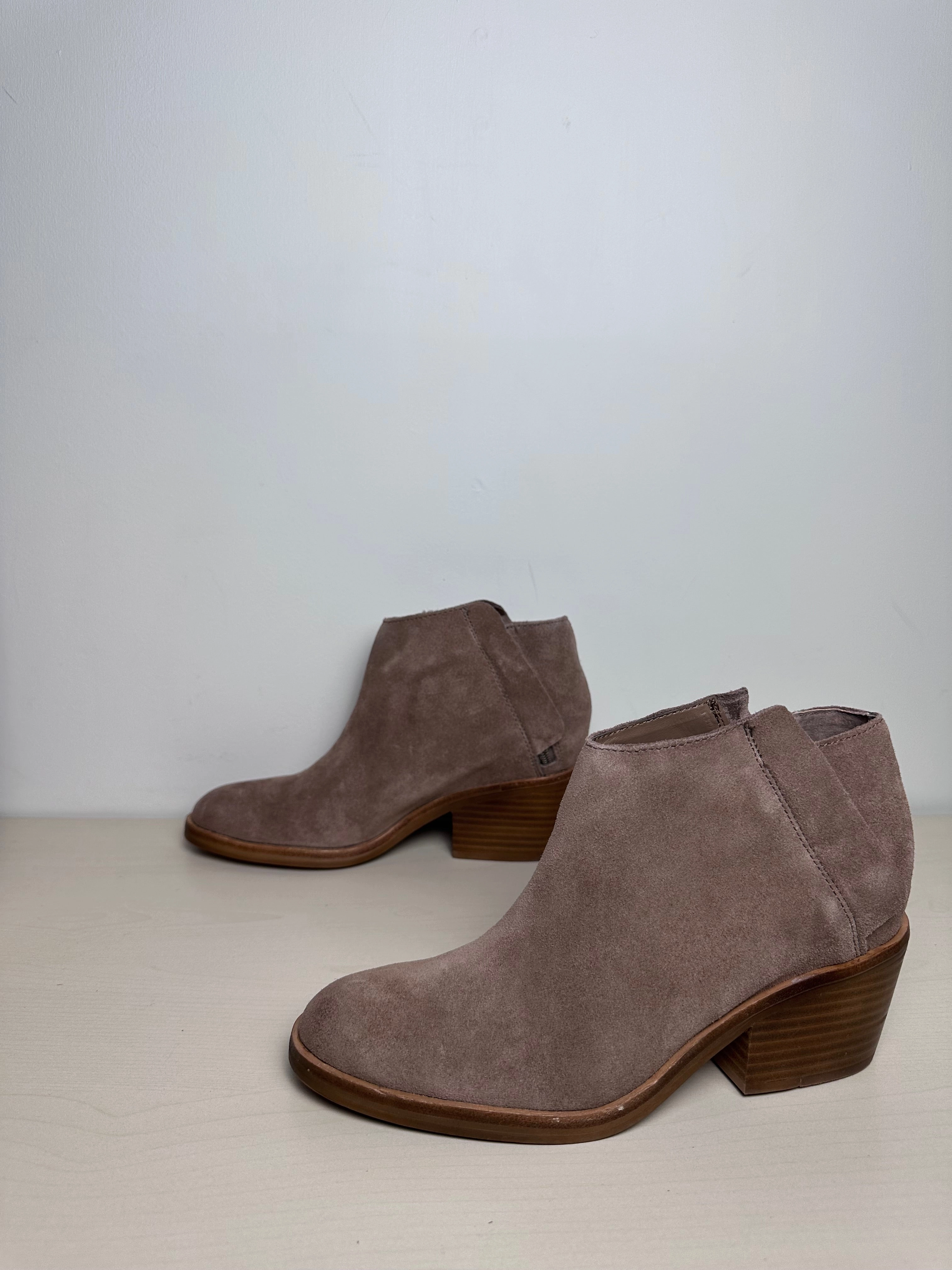Boots Ankle Heels By Dolce Vita In Brown, Size: 9