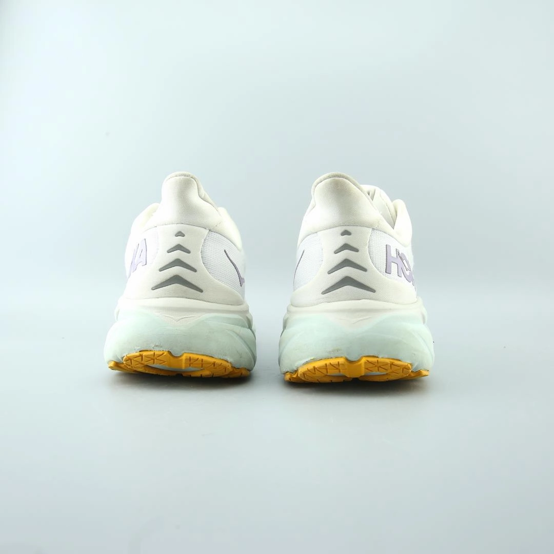 HOKA ONE ONE CLIFTON 8