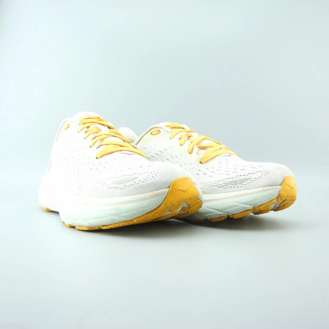 HOKA ONE ONE CLIFTON 8