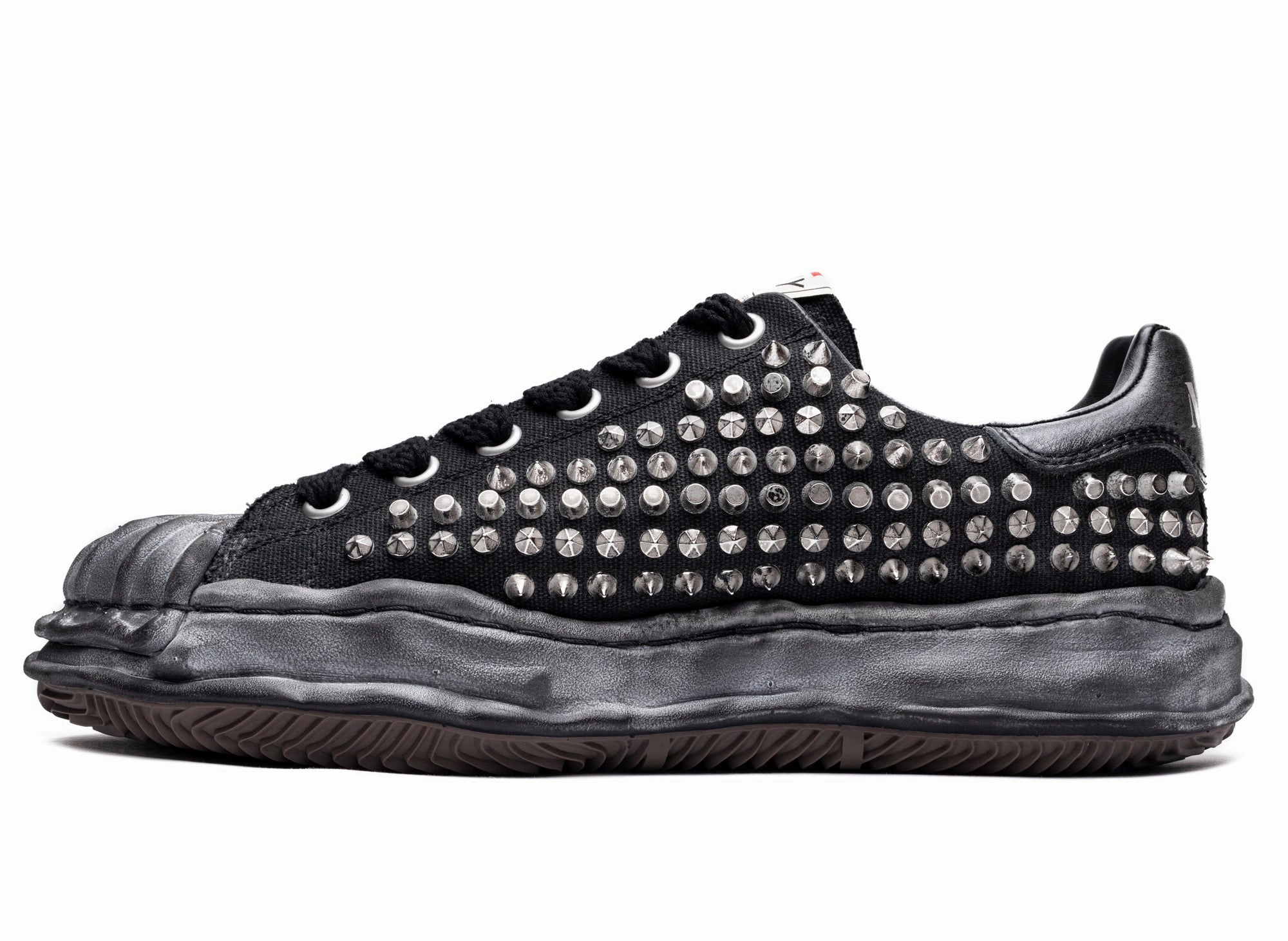 Maison Mihara Yasuhiro Spiked Blakey Low in Black/Black