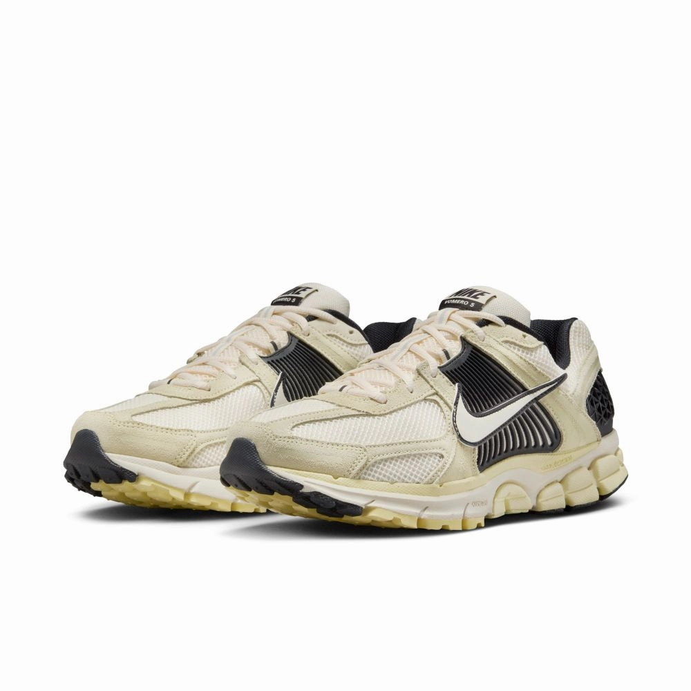 NIKE ZOOM VOMERO 5 סניקרס