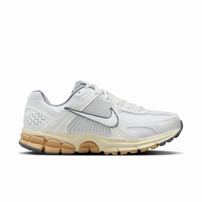 NIKE ZOOM VOMERO 5 סניקרס