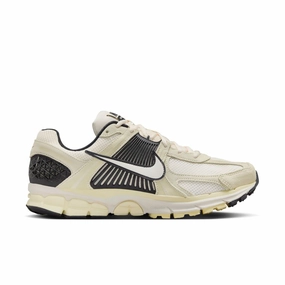 NIKE ZOOM VOMERO 5 סניקרס